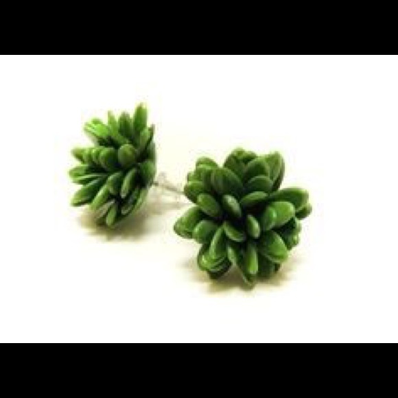 Earrings - Picture 2 of 7